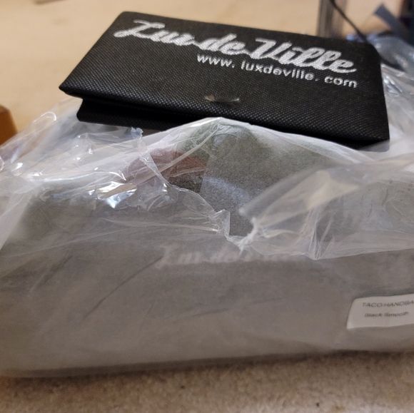 Lux de Ville Taco Purse, Black NWT - Picture 4 of 4